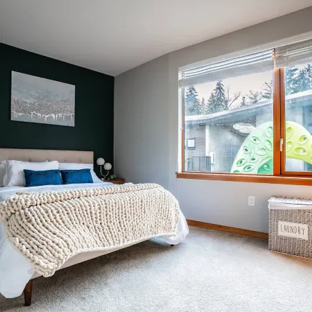 1BR | Modern, Chic, AC | Bellevue | Sophari D