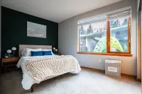 1BR | Modern, Chic, AC | Bellevue | Sophari D - balcony
