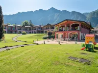Apartment on Lake Idro with Pool Hotels in Idro