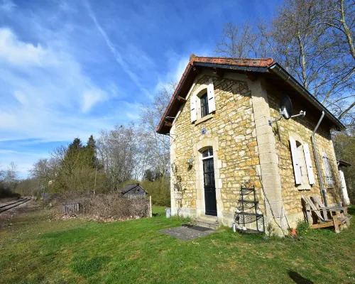Cottage in France with Garden near Lake Hôtels à : Montaron