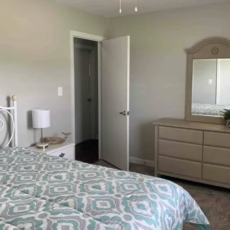 Jacksonville ranch house with perks!