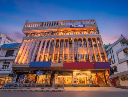 Via Standard Inn - Nr Prayagraj Railway Station