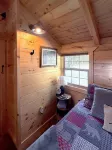 Cozy Riverfront cabin with hot tub!