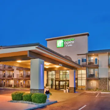 Holiday Inn Express & Suites BRANSON 76 CENTRAL by IHG