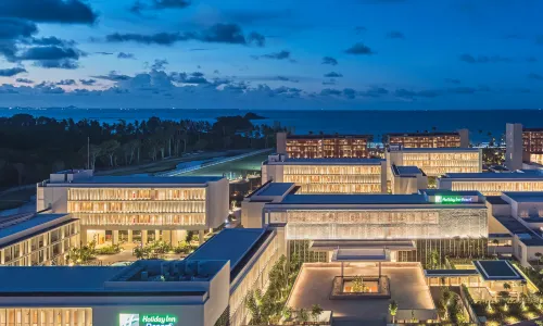 ฮอลิเดย์ อินน์ รีสอร์ต บินตัน ลาโกย บีช บาย IHG