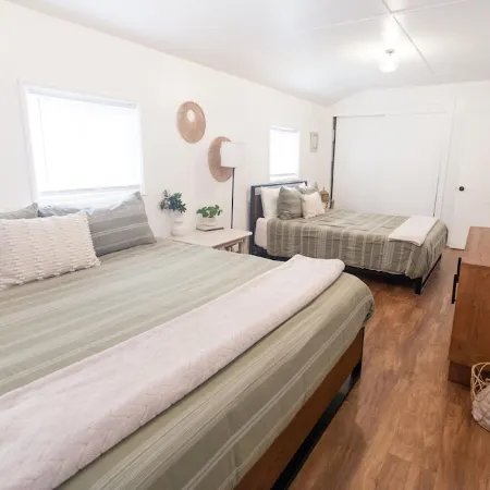 Cozy Guesthouse Close to Parks, 20 min to U of O , 8 min to Airport