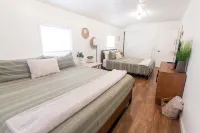 Cozy Guesthouse Close to Parks, 20 min to U of O , 8 min to Airport