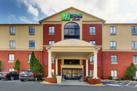 Holiday Inn Express & Suites Atlanta-Emory University Area Отели в г. Друид Хилс