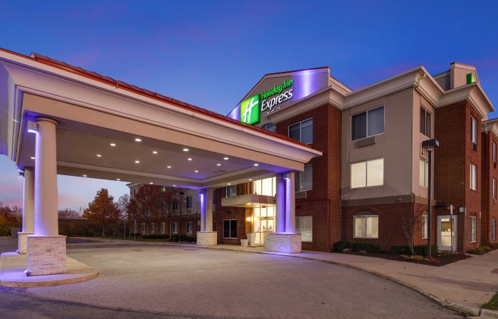 Holiday Inn Express & Suites DETROIT - FARMINGTON HILLS by IHG
