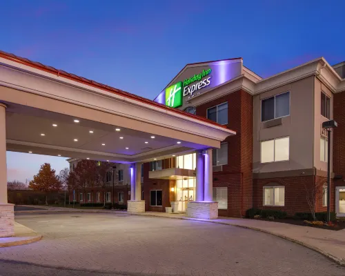 Holiday Inn Express & Suites DETROIT - FARMINGTON HILLS by IHG Hotels in Oakland County