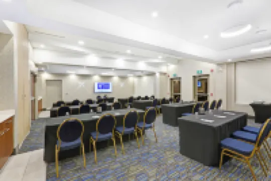 Holiday Inn Express & Suites WOODSTOCK SOUTH by IHG - 3-Star