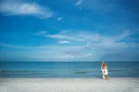 Holiday Inn Express & Suites NAPLES DOWNTOWN - 5TH AVENUE by IHG - Beach