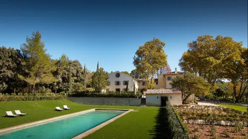 Domaine de Fontenille Hotels in Cadenet