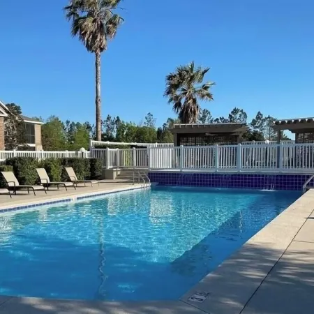 2 BR/ 2BA Condo1 King /2 Full beds Sleeps 6 close to OWA & Foley Tourism Complex