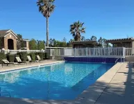 2 BR/ 2BA Condo1 King /2 Full beds Sleeps 6 close to OWA & Foley Tourism Complex