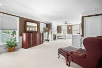 Pool - 7 Bedrooms - Close to beach