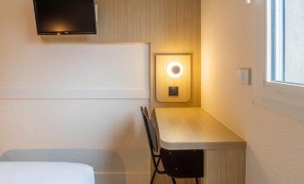 Kyriad ECO - Suresnes - La Defense - Housity