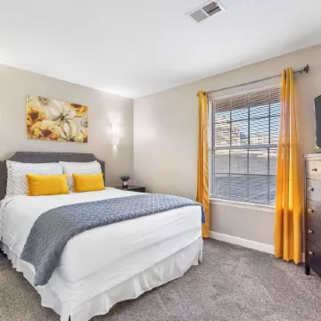 Windsor Cottage Fall Creek Beauty by Table Rock!