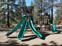 Exceptional Home Near SR Village / Best Rates / Hot Tub / Sharc / AC / Wi Fi