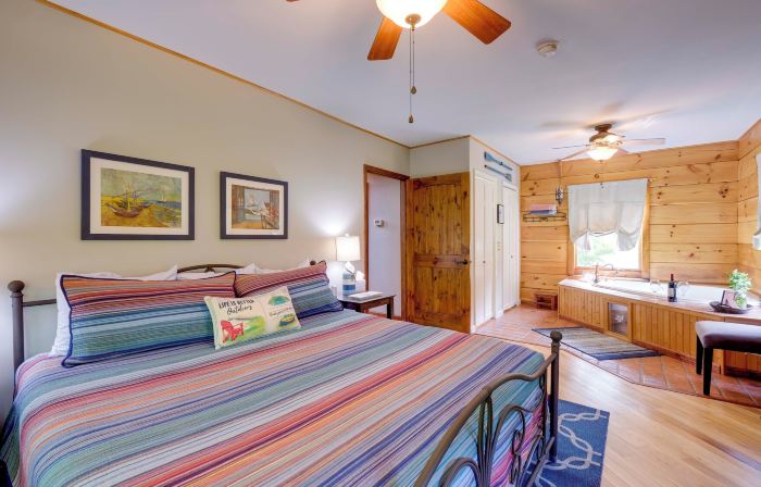 Lakewood Lodge Escape w/ Fire Pit
