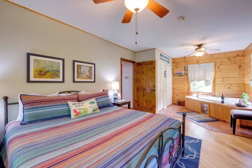 Lakewood Lodge Escape w/ Fire Pit - Parkplatz