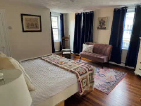 Seaside Stay in Historic Warren