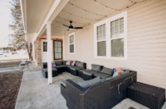 Cozy & Modern Farmhouse – 3BR Sleeps 10 - Near Hershey, Harrisburg, Carlisle Hotels in Upper Allen Township