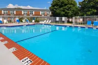 Clarion Inn Falls Church-Arlington - Pools