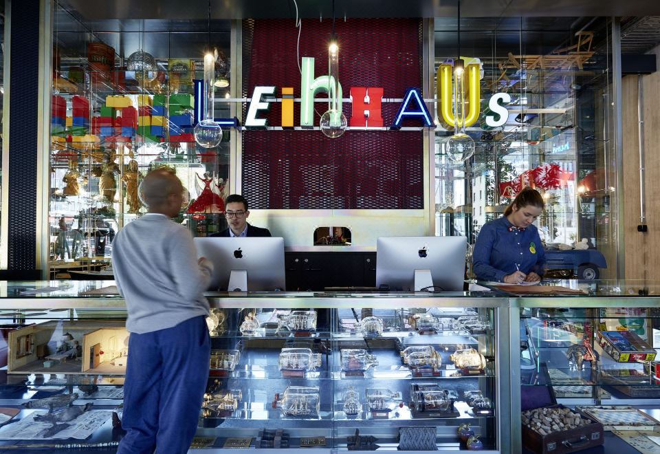 25아워스호텔 랑슈트라세의 트렌디한 객실 내부