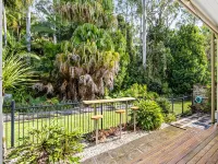 Spacious 3-Bed Home with Patio Near Beach - Homestays