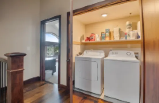 DV Mountain Retreat | BBQ Grill, Private Hot Tub | Walk to Main Street | 5 Minutes to Ski Resort