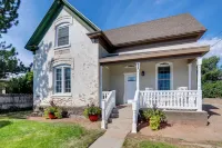 ATV & UTV Parking: Spacious Home in Richfield! Hotels in Monroe