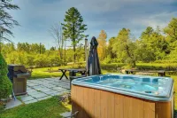 Stratton Shuttle Access! Vermont Mountain Hideaway - 3-Star