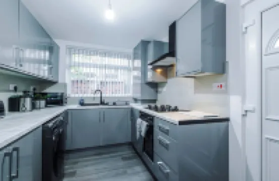 Cosy 2 bed house - 15 minutes from City