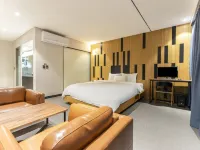 F Hotel Yeongdeungpo Hotels near Singil Station