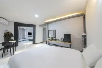 Yeosu Hotel Encore - Pensions