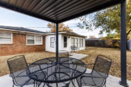 Game Room + Walk to Groceries - Central Location 7 Min to TTU!