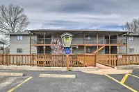 Branson Condo w/ Views: 2 Mi to Silver Dollar City - Apartments