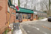Saugatuck Loft in 'Historic Butler Street Lofts - Parkplatz