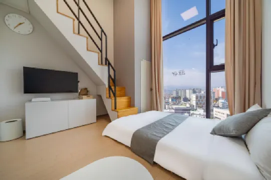 春川貝拉住宅酒店 鄰近春川動漫博物館的酒店