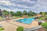 Charles Town Home w/ Private Pool & Hot Tub - 3 estrellas