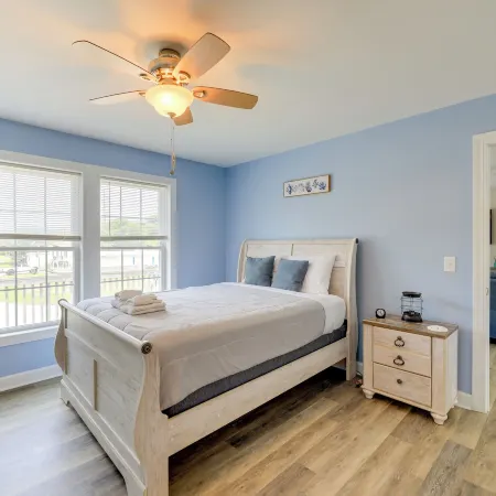Coastal Emerald Isle Retreat w/ Deck & Grill!