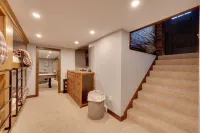 Walk to Loon Mtn Lift: Luxe Family Home w/ Hot Tub - Country Houses