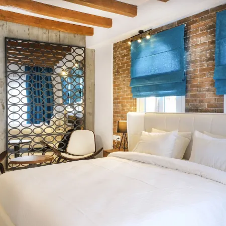 Royal Hotel and Suites