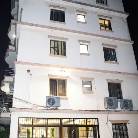 Aarya Wellness & Hostel