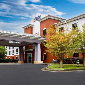 Comfort Inn & Suites Buford Near Mall of Georgia