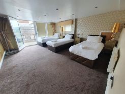 The Famous Floor Sleeps 26 and Group ACC Sleeps30