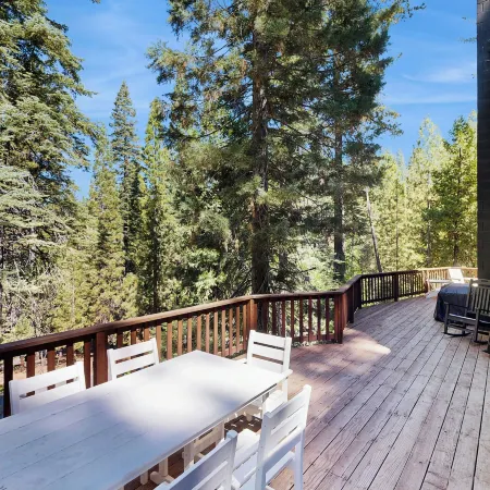 4BR Home w/ Spa, Bar, Home Gym, Decks, Near Lake