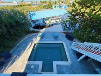 Island Cottage in Quaint Matlacha Florida. Amazing island life is a click away… Hotels in Matlacha