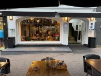 Bella Vita Hotel en Restaurant Hotels near The Hague Central Railway Station